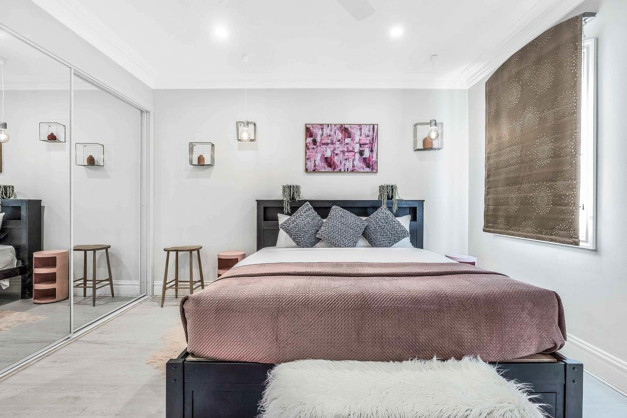 142 Wyndham Guest house