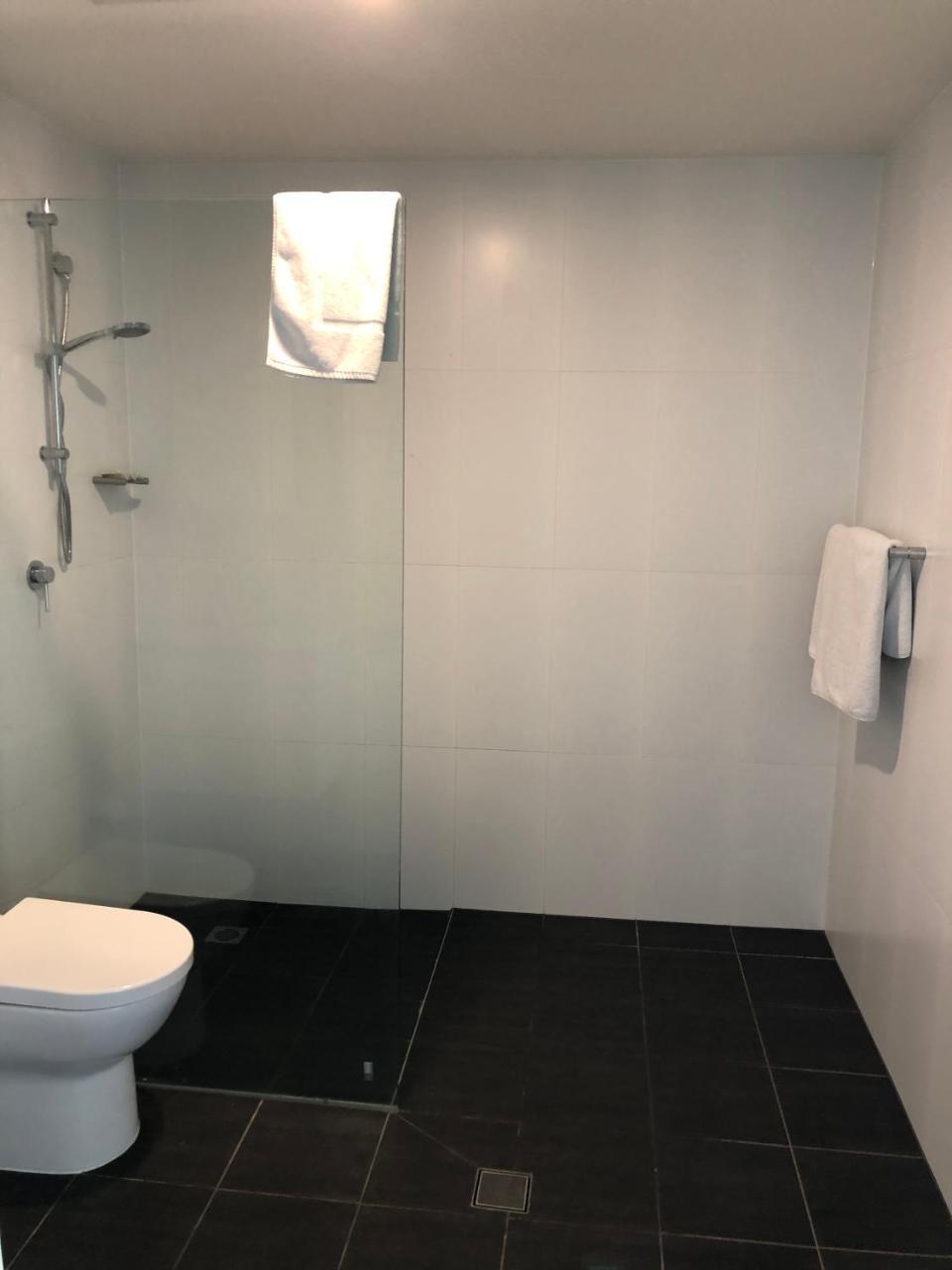 Bondi King + Balcony Apartment