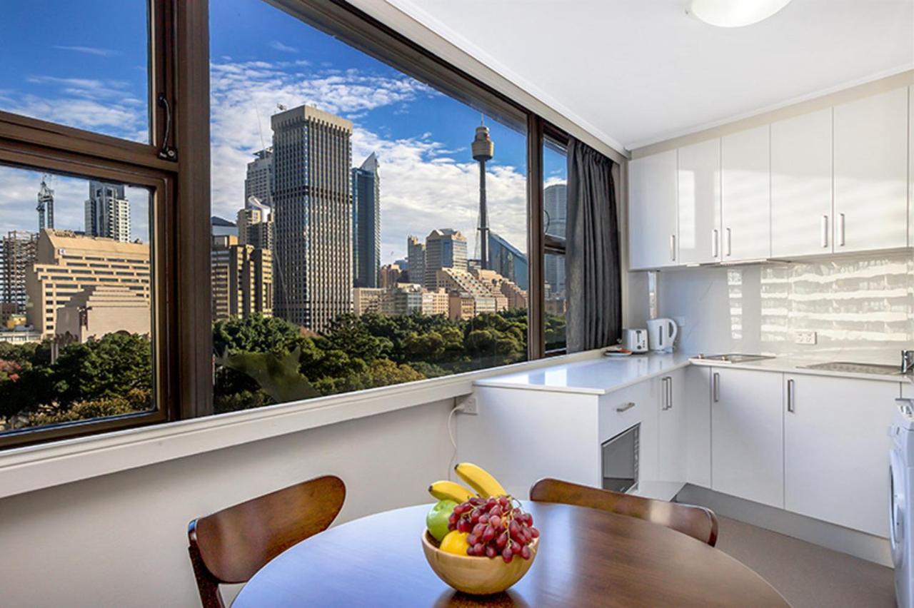 Apartment At College St *