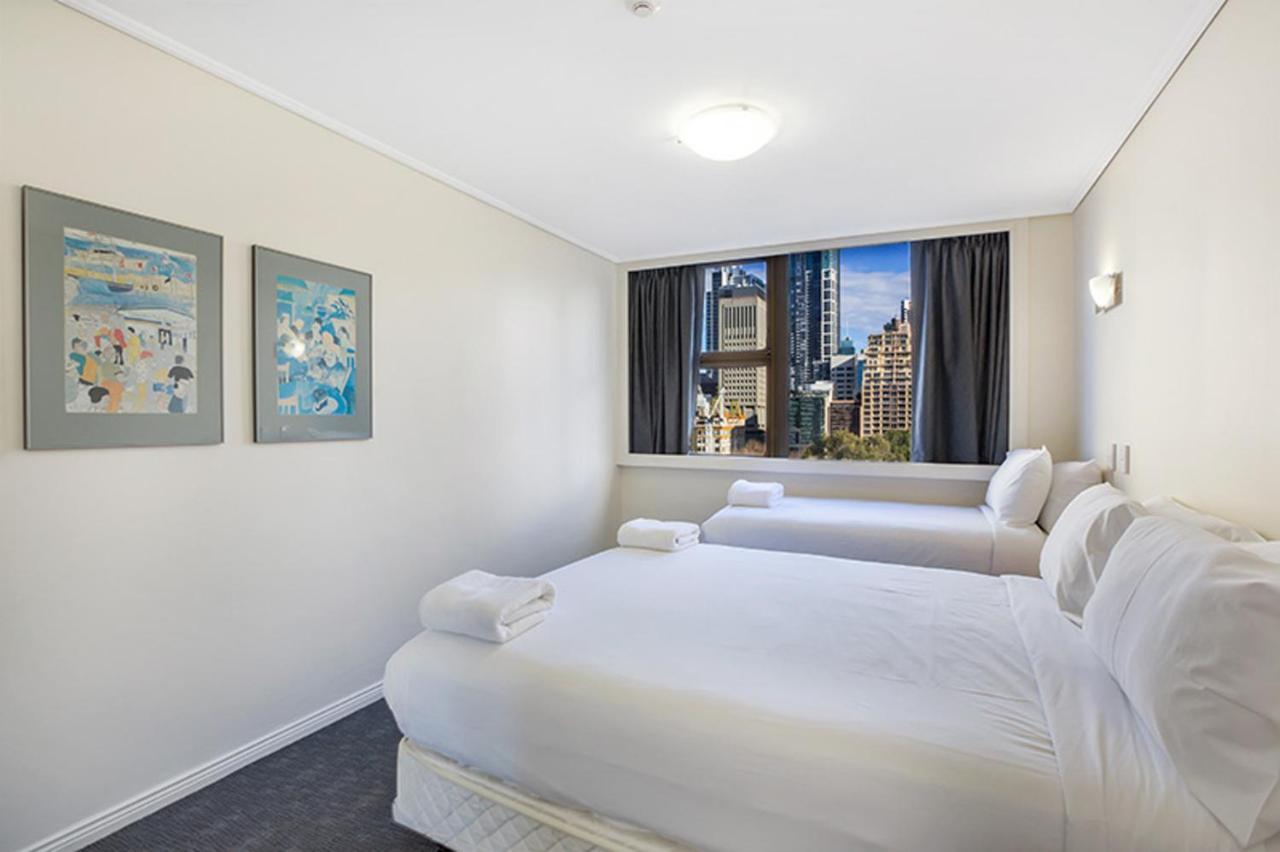 Apartment At College St *