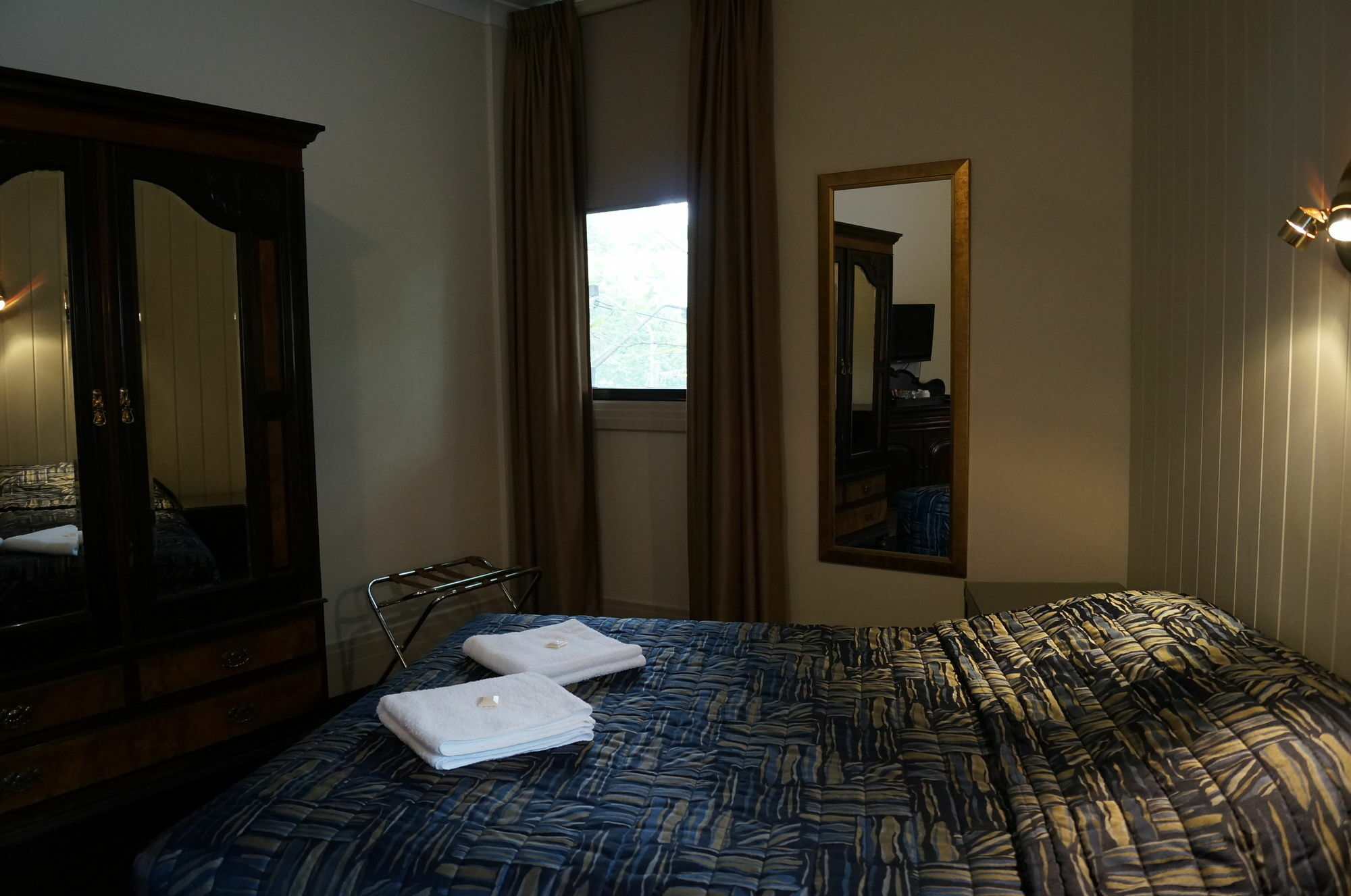 Royal Exhibition Inn 3*