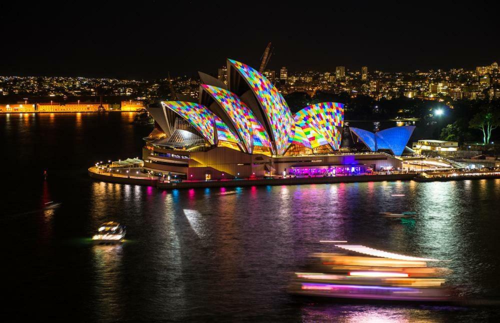 Darling Harbour Waterfront Apartment