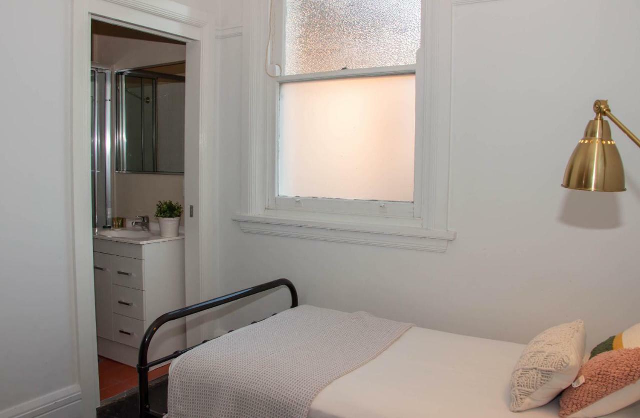 Charing Cross Hotel 2*
