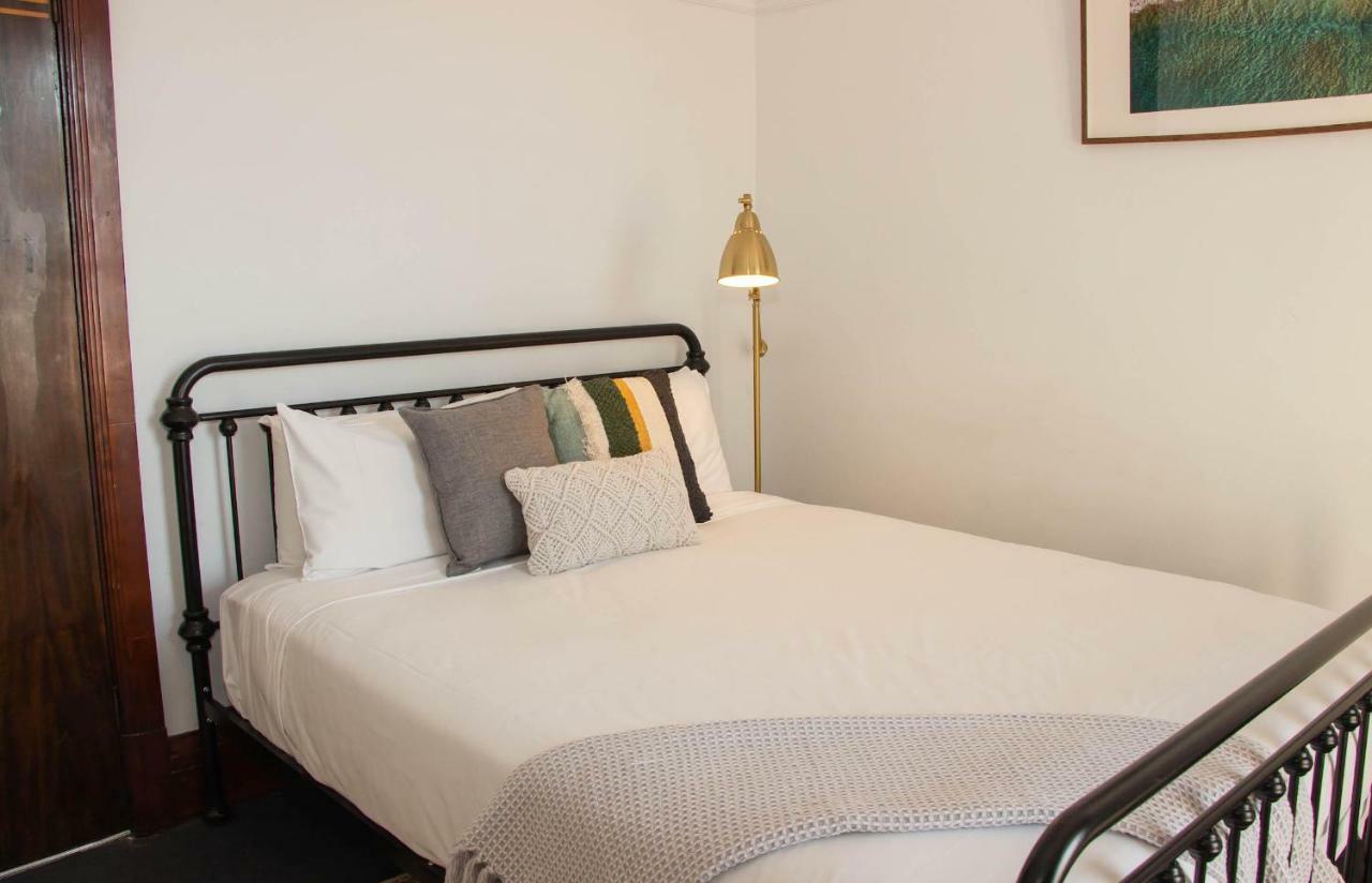 Charing Cross Hotel 2*