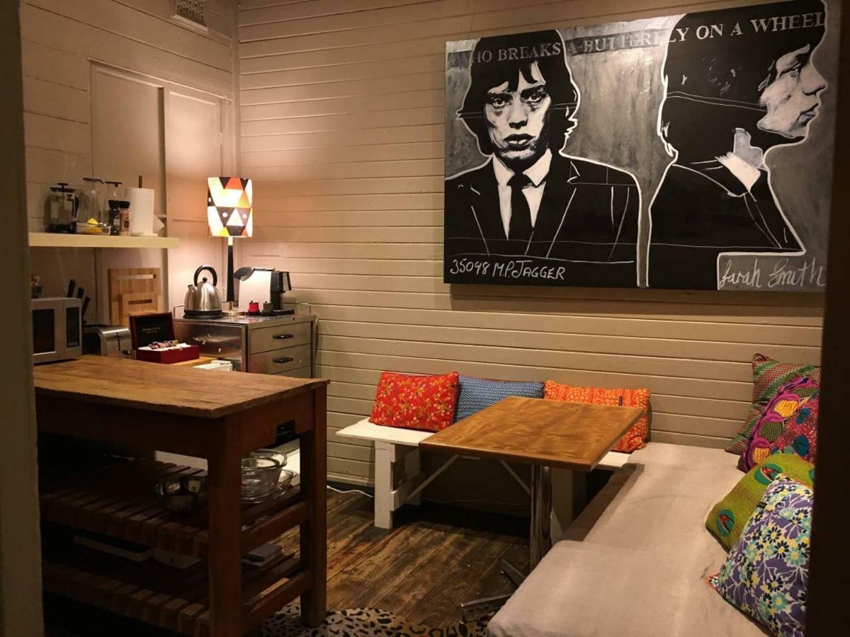 Pop Artist's Concept Store On Darling Street Holiday home