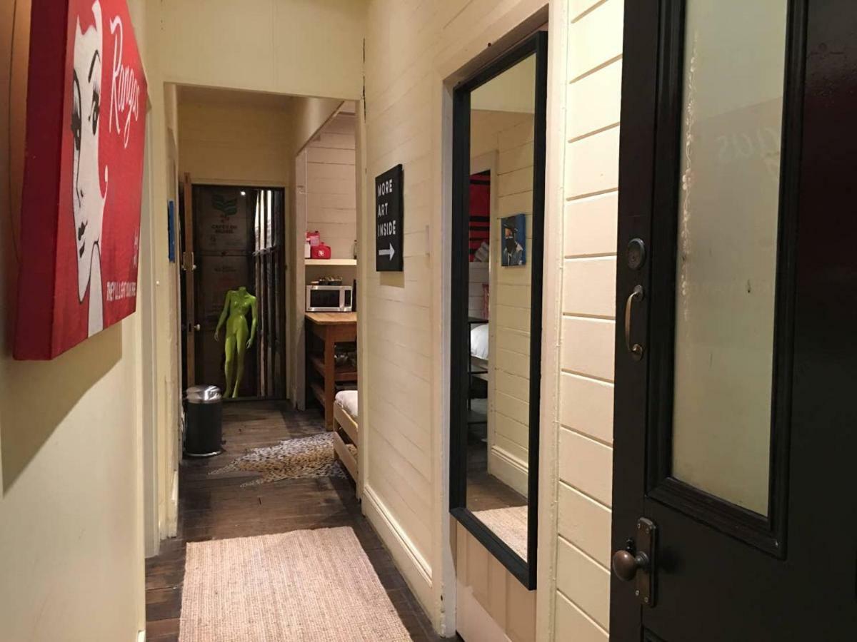 Pop Artist's Concept Store On Darling Street Holiday home