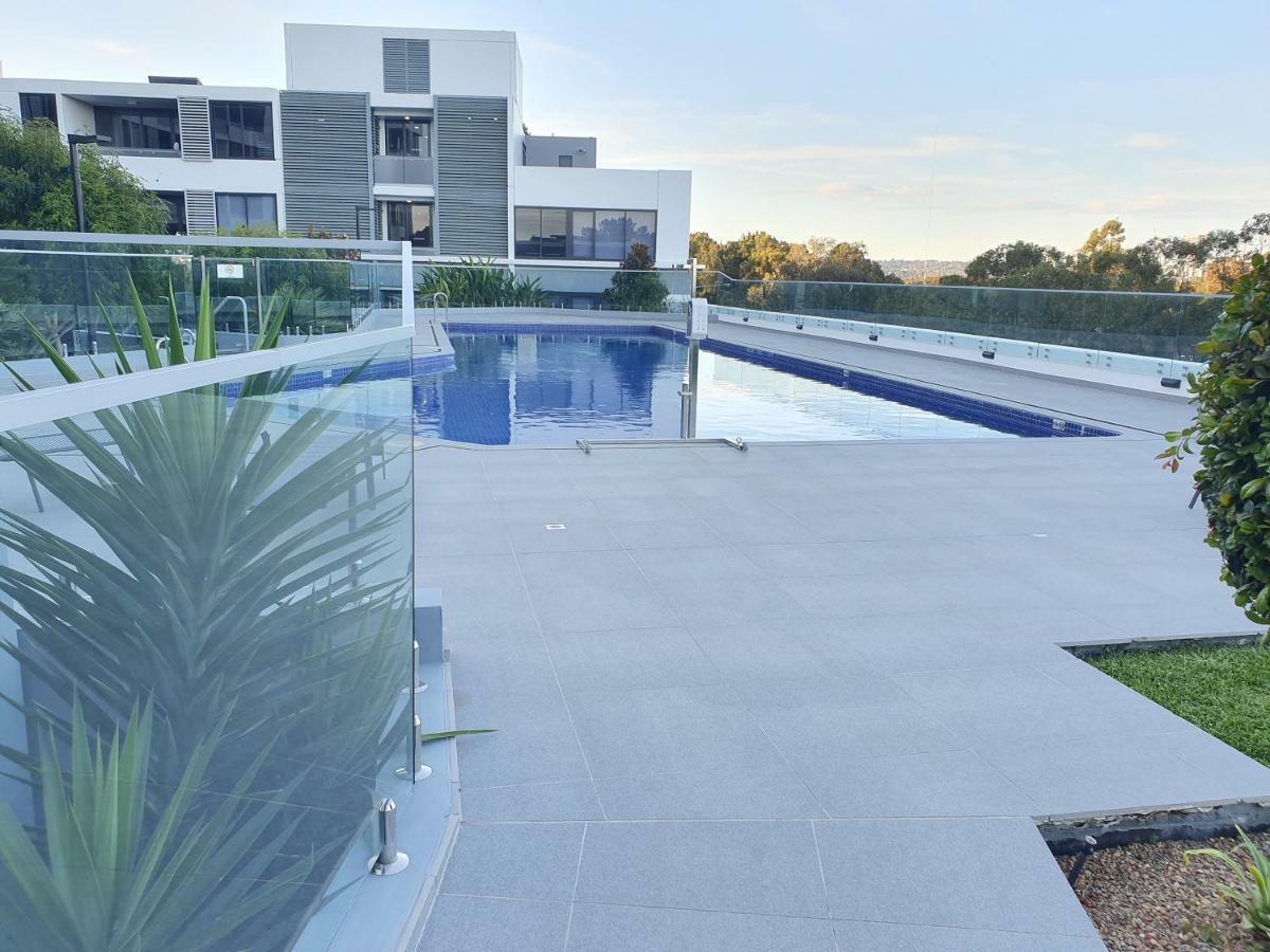 Lavish Quarters - 2 Bed 2 Bath, Parking, Sleeps 5, Indoor & Outdoor Pool, Spa,sauna,gym - No Parties