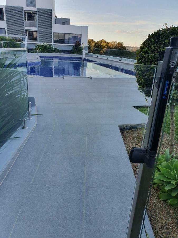Lavish Quarters - 2 Bed 2 Bath, Parking, Sleeps 5, Indoor & Outdoor Pool, Spa,sauna,gym - No Parties Apartment Sydney