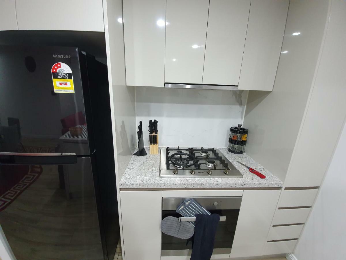 Lavish Quarters - 2 Bed 2 Bath, Parking, Sleeps 5, Indoor & Outdoor Pool, Spa,sauna,gym - No Parties