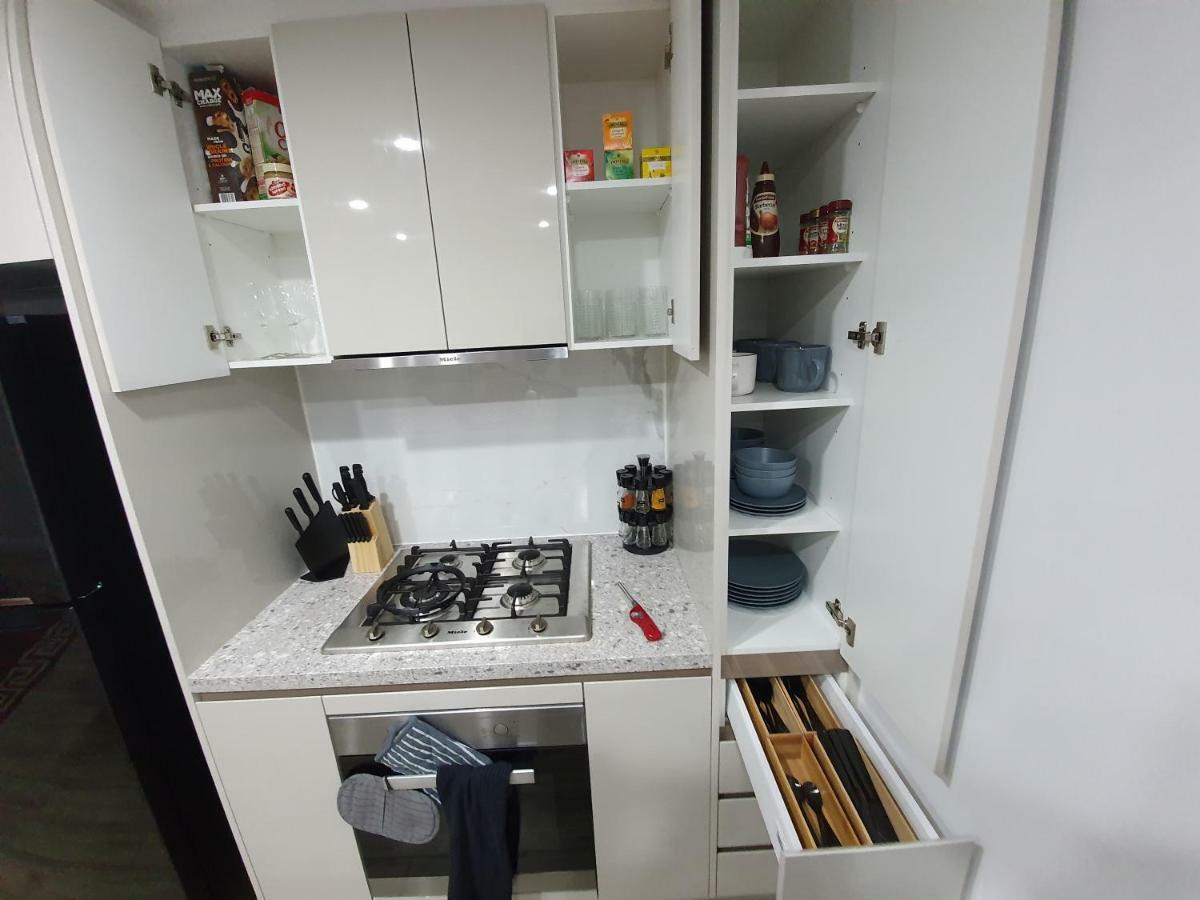 Apartment Lavish Quarters - 2 Bed 2 Bath, Parking, Sleeps 5, Indoor & Outdoor Pool, Spa,sauna,gym - No Parties *