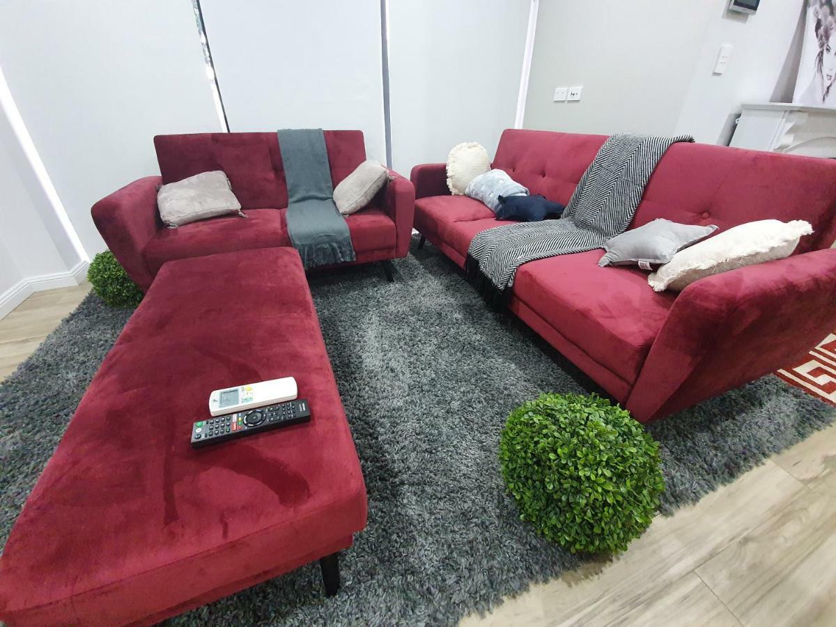 Lavish Quarters - 2 Bed 2 Bath, Parking, Sleeps 5, Indoor & Outdoor Pool, Spa,sauna,gym - No Parties Apartment