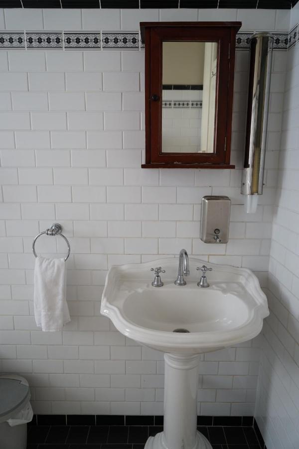 Sir Joseph Banks Hotel 2*