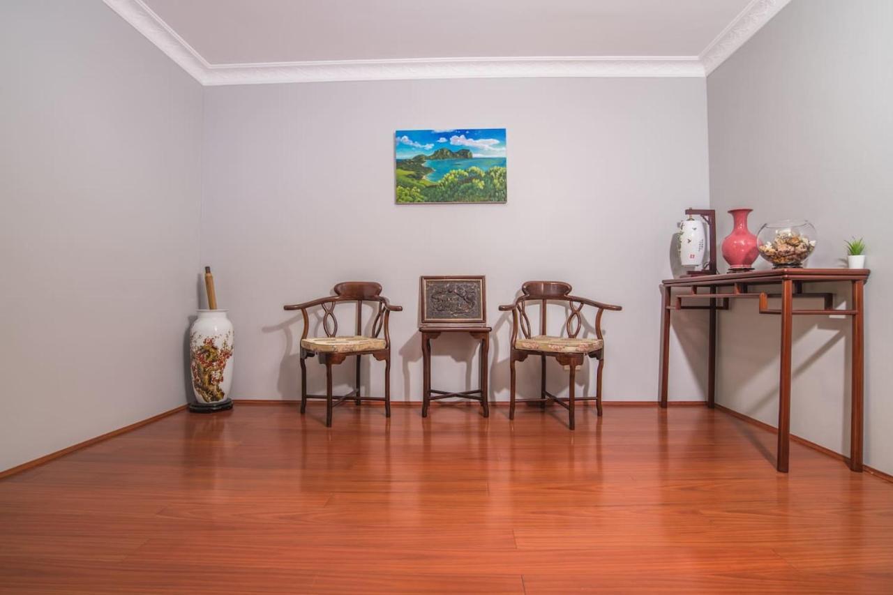 Rustic Hardwood 2 Bedroom In Randwick Sydney