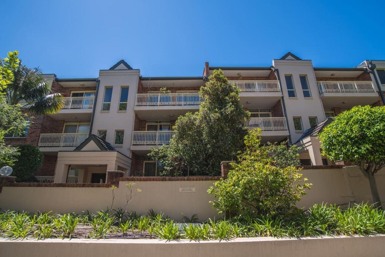 Rustic Hardwood 2 Bedroom In Randwick Apartment