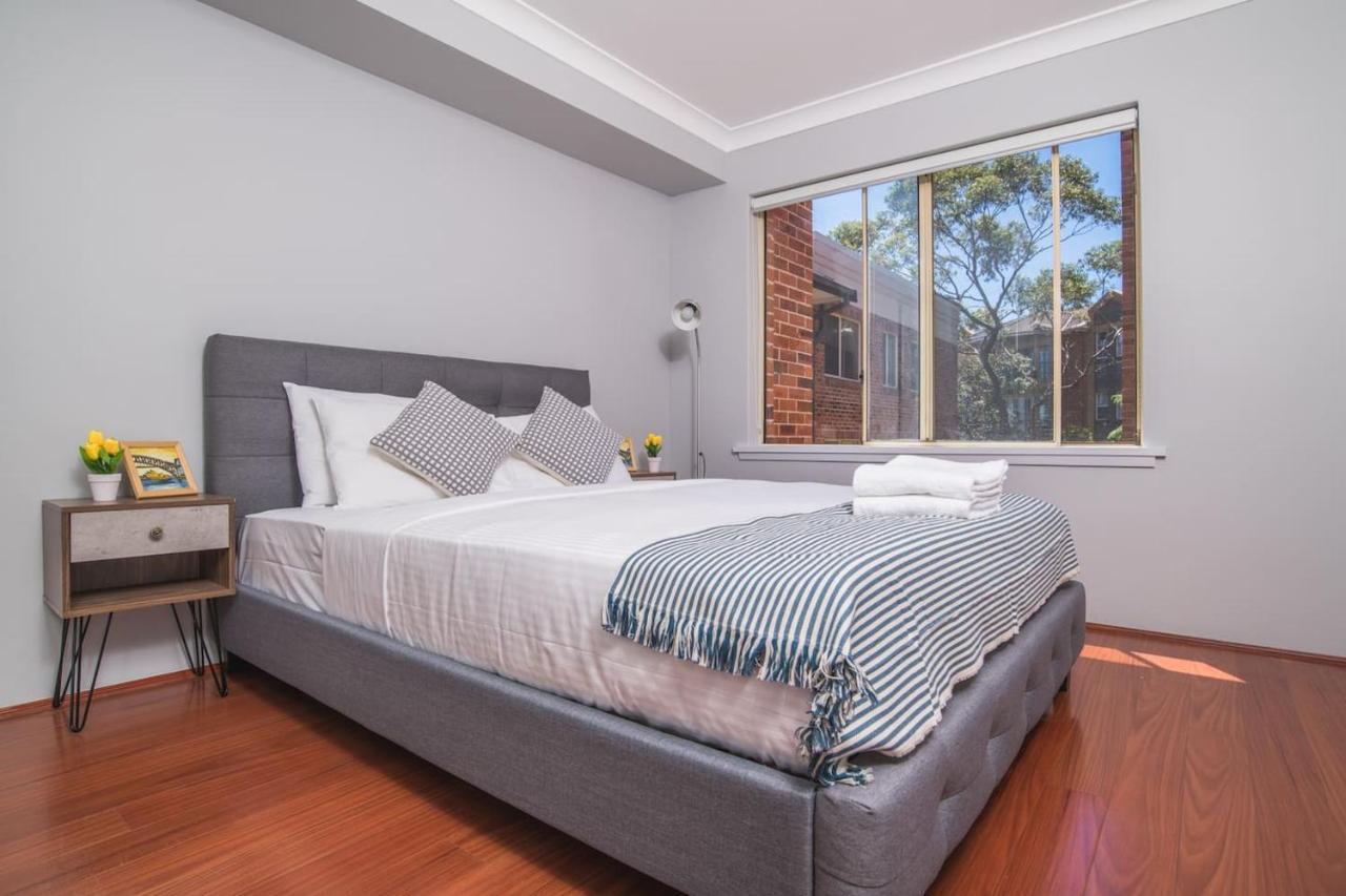 Rustic Hardwood 2 Bedroom In Randwick Apartment