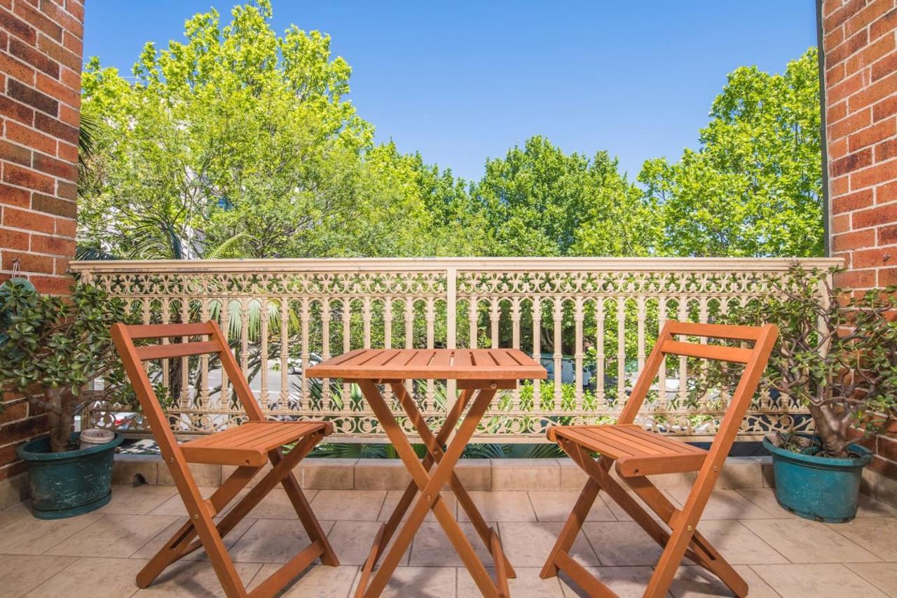 Rustic Hardwood 2 Bedroom In Randwick
