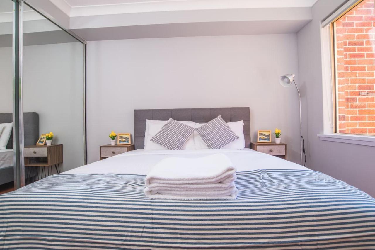 Rustic Hardwood 2 Bedroom In Randwick * Sydney