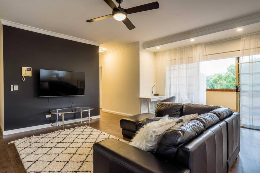 Urban Escape - Parramatta Apartment *