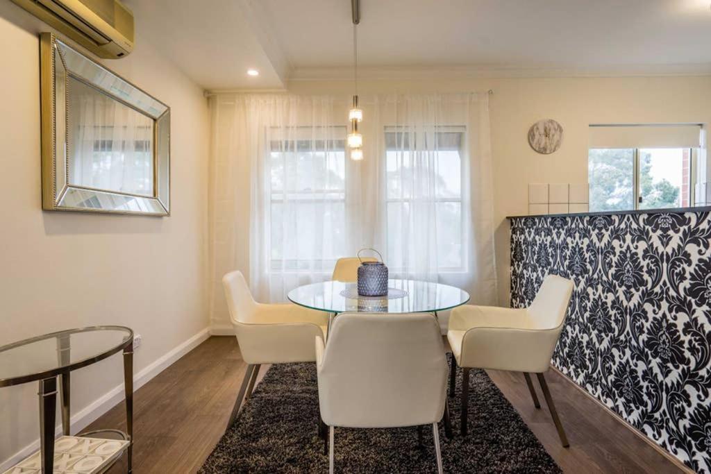 Urban Escape - Parramatta Apartment
