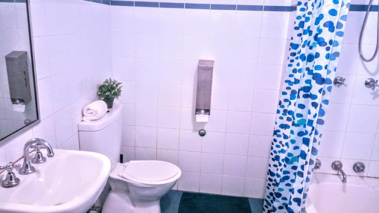 Asylum Sydney Backpackers Hostel *