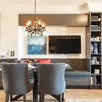 Modern 1 Bedroom Apartment In The Italian Forum