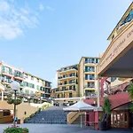 Modern 1 Bedroom Apartment In The Italian Forum