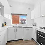 Burwood Lovely 2-Bedroom Unit With Free Parking