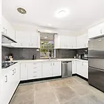 4 Bedroom House 500M To Drummoyne Bay Run