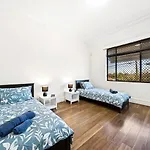 4 Bedroom House 500M To Drummoyne Bay Run