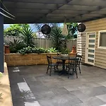 Guesthouse With Pool & Bbq - 10 Kms From Cbd