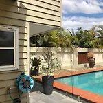 Guesthouse With Pool & Bbq - 10 Kms From Cbd