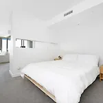 The Alexander Apartments - Harbour Views, Parking, Pool, 24Hr Concierge