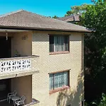 Carlton 3 Beds Unit - Free Parking