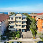 Sunny Bondi Retreat: Beach & Culture Unite!