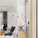 \'Sussex Suite\' Sunny City Living By Darling Harbour