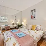 Cbd Chic 3 Bedroom Stay - Walk To Darling Harbour & Fish Market.