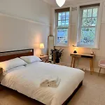 Chic 1-Bed Unit At Potts Point