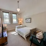 Chic 1-Bed Unit At Potts Point