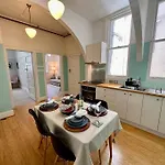 Chic 1-Bed Unit At Potts Point
