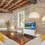 New York-Style Loft In Sydney Cbd With City Views