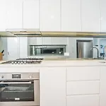 Minimalism Modern Apartment*Waterview*Parking＊Iga