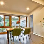 Spacious 3 Bedroom On The Edge Of Downtown Herford St 2 E-Bikes Included