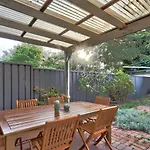 Spacious 3 Bedroom On The Edge Of Downtown Herford St 2 E-Bikes Included