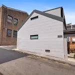 Snug Studio Apartment In Surry Hills\' Heart
