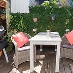 Bright Home In Trendy Newtown Close To The Park