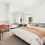 Spacious Boutique Apartment In Beautiful Art Deco Block