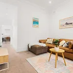 Spacious Boutique Apartment In Beautiful Art Deco Block