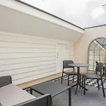 Stunning Studio With Alfresco Terrace Near Trains