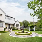 Stunning Studio With Alfresco Terrace Near Trains