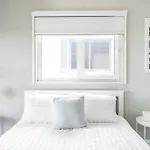 New Furnish, 3 Min Syd Airport, 1 Min Walk Beach
